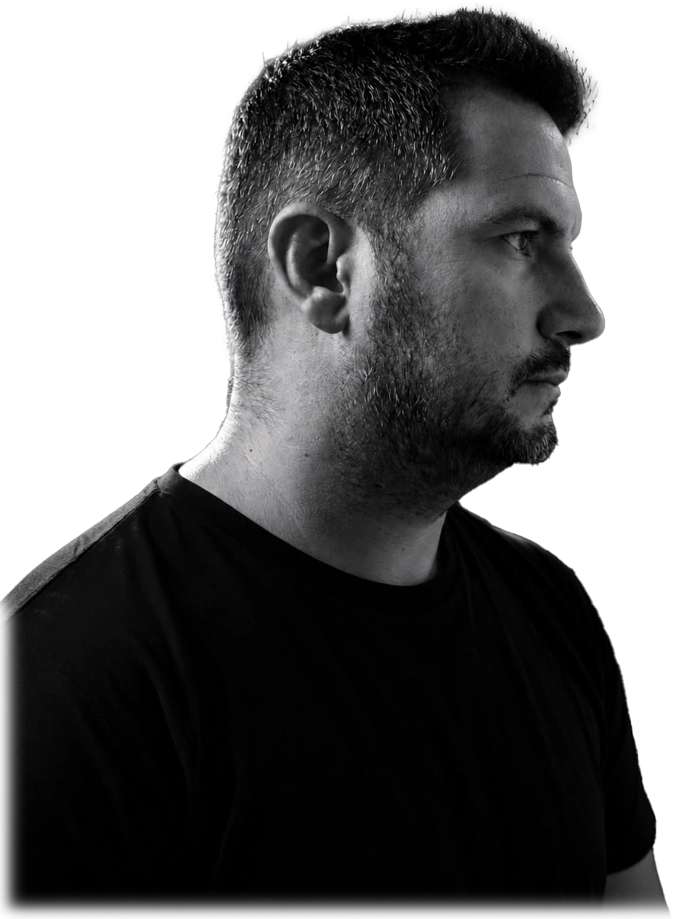 Retrato de perfil en blanco y negro de Salva Mulet